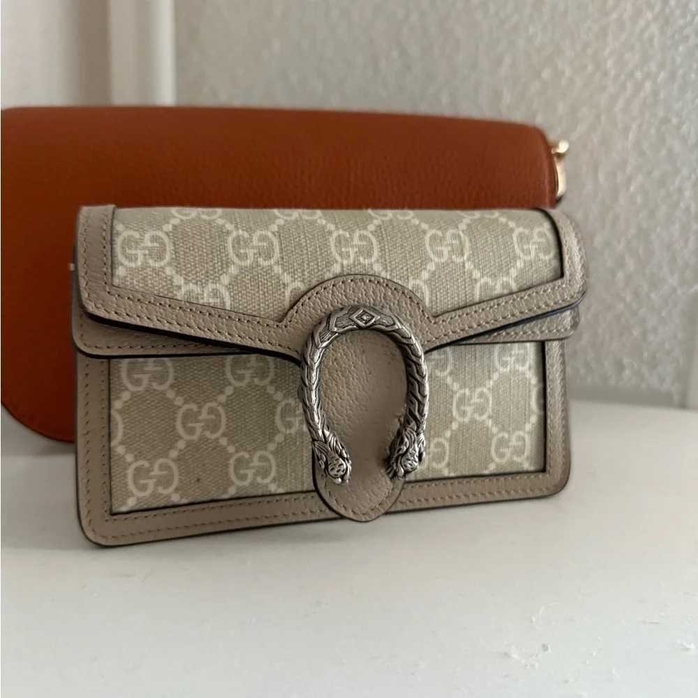 Gucci Cream and Brown Clutch with Iconic Design - Picture 2 of 5
